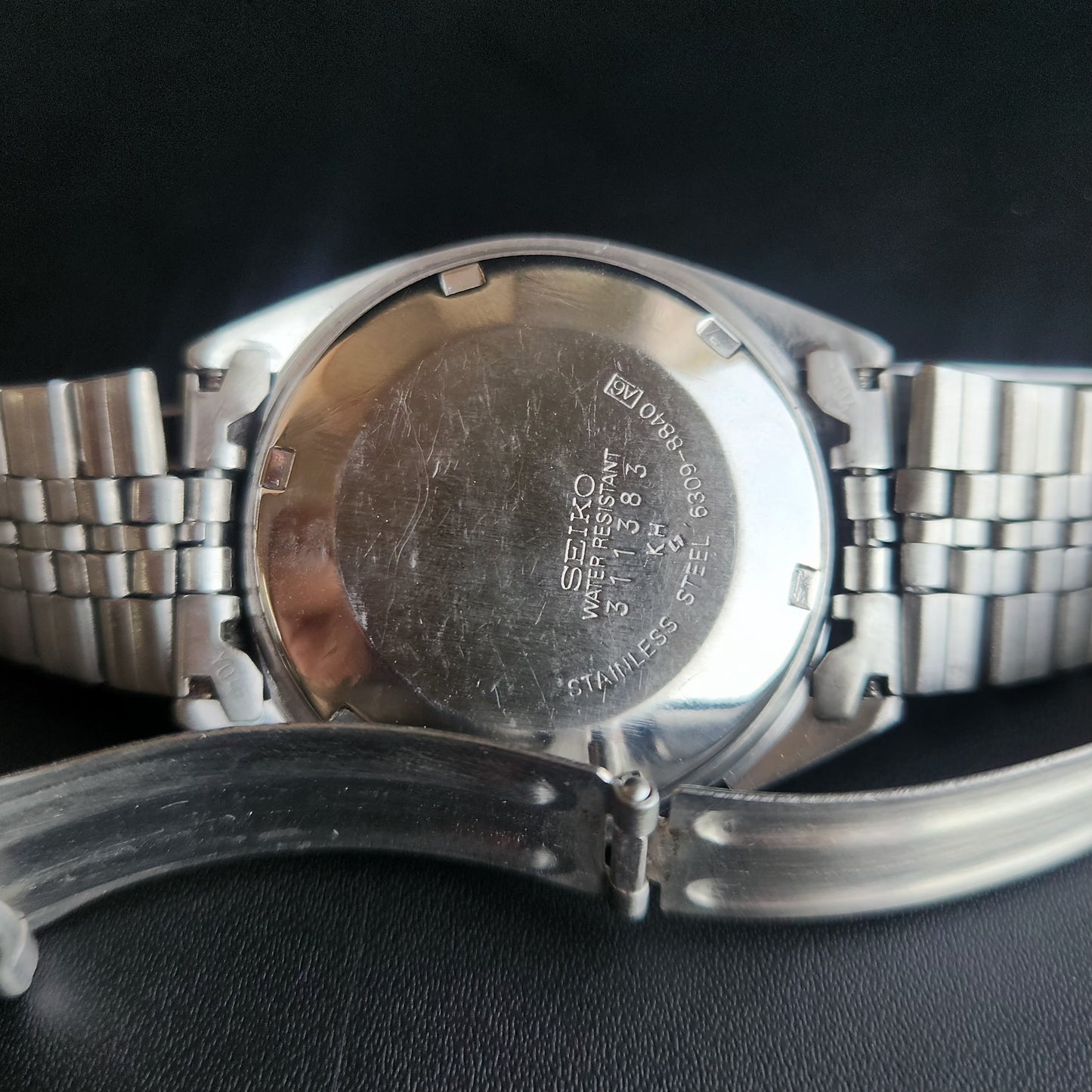 Vintage 1983 Original Seiko 5 Automatic 3609-8840 White Face 17 Jewels Day-Date Japanese Men's Wrist Watch S39