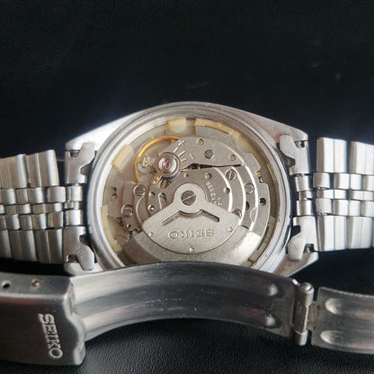 Vintage 1983 Original Seiko 5 Automatic 3609-8840 White Face 17 Jewels Day-Date Japanese Men's Wrist Watch S39