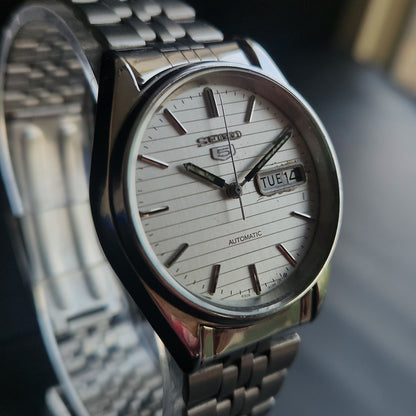 Vintage 1976 Original Seiko 5 Automatic 6309-6240 White Face 17 Jewels Day-Date Japanese Men's Wrist Watch S42