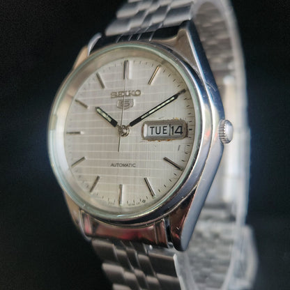 Vintage 1976 Original Seiko 5 Automatic 6309-6240 White Face 17 Jewels Day-Date Japanese Men's Wrist Watch S42