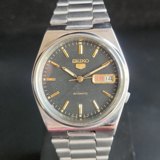 Vintage 2001 Original Seiko 5 Automatic 7009-3131 Black Face 17 Jewels Day-Date Japanese Men's Wrist Watch S59