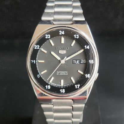 Vintage 1981 Original Seiko 5 Automatic 7009-3131 Black Face 17 Jewels Day-Date Japanese Men's Wrist Watch S44