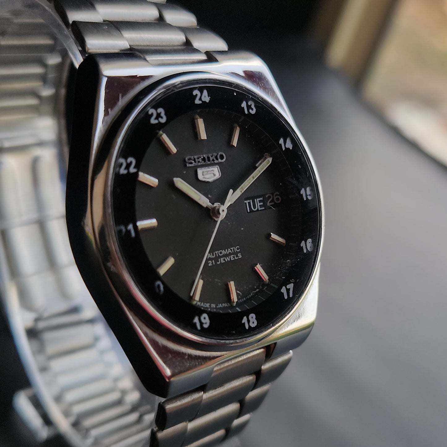 Vintage 1981 Original Seiko 5 Automatic 7009-3131 Black Face 17 Jewels Day-Date Japanese Men's Wrist Watch S44