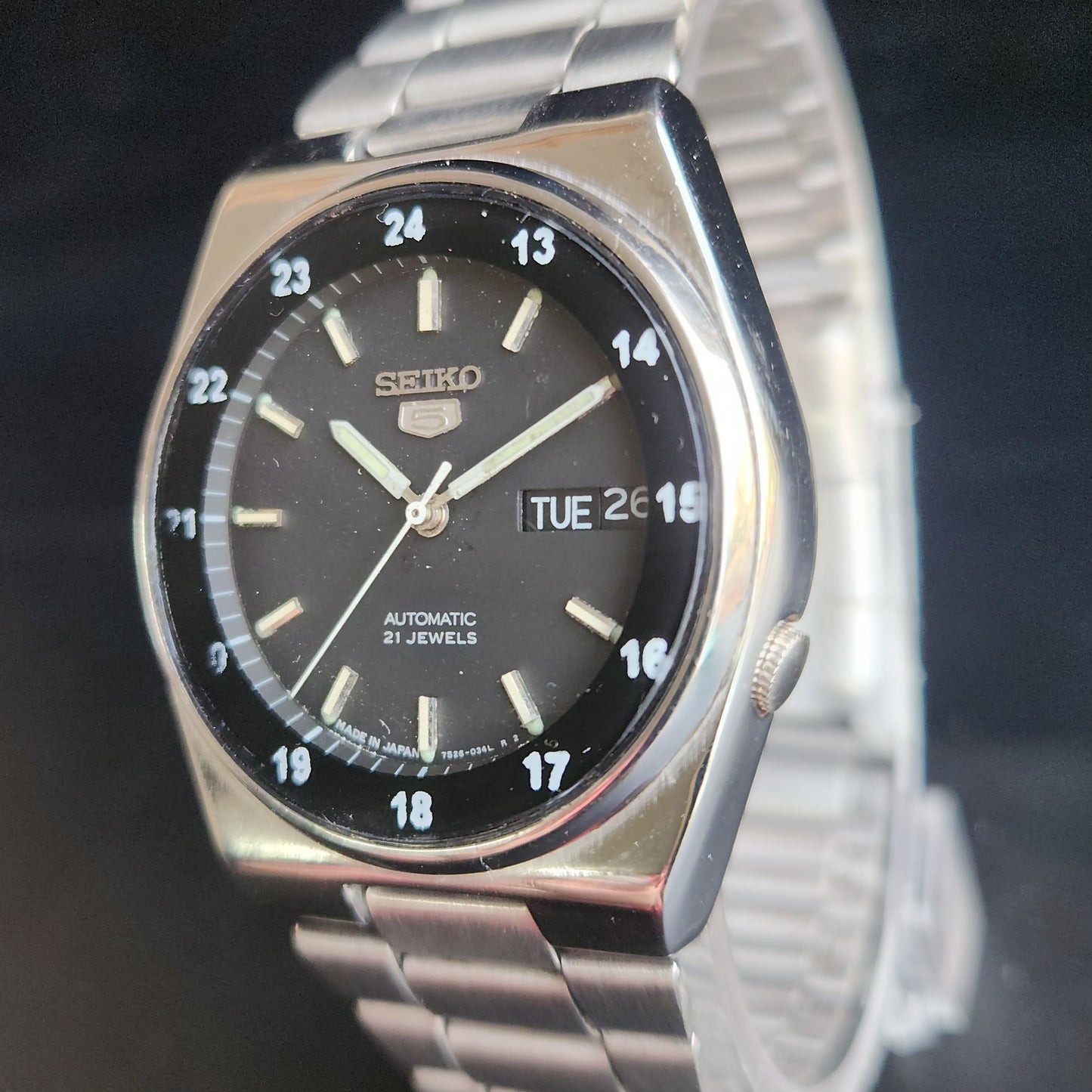 Vintage 1981 Original Seiko 5 Automatic 7009-3131 Black Face 17 Jewels Day-Date Japanese Men's Wrist Watch S44