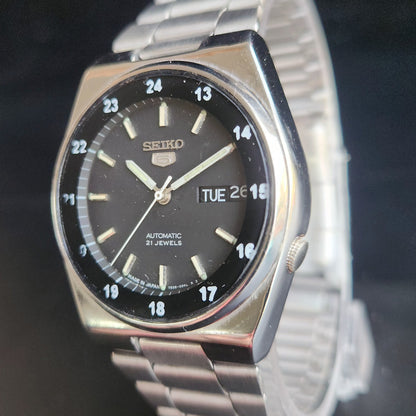 Vintage 1981 Original Seiko 5 Automatic 7009-3131 Black Face 17 Jewels Day-Date Japanese Men's Wrist Watch S44