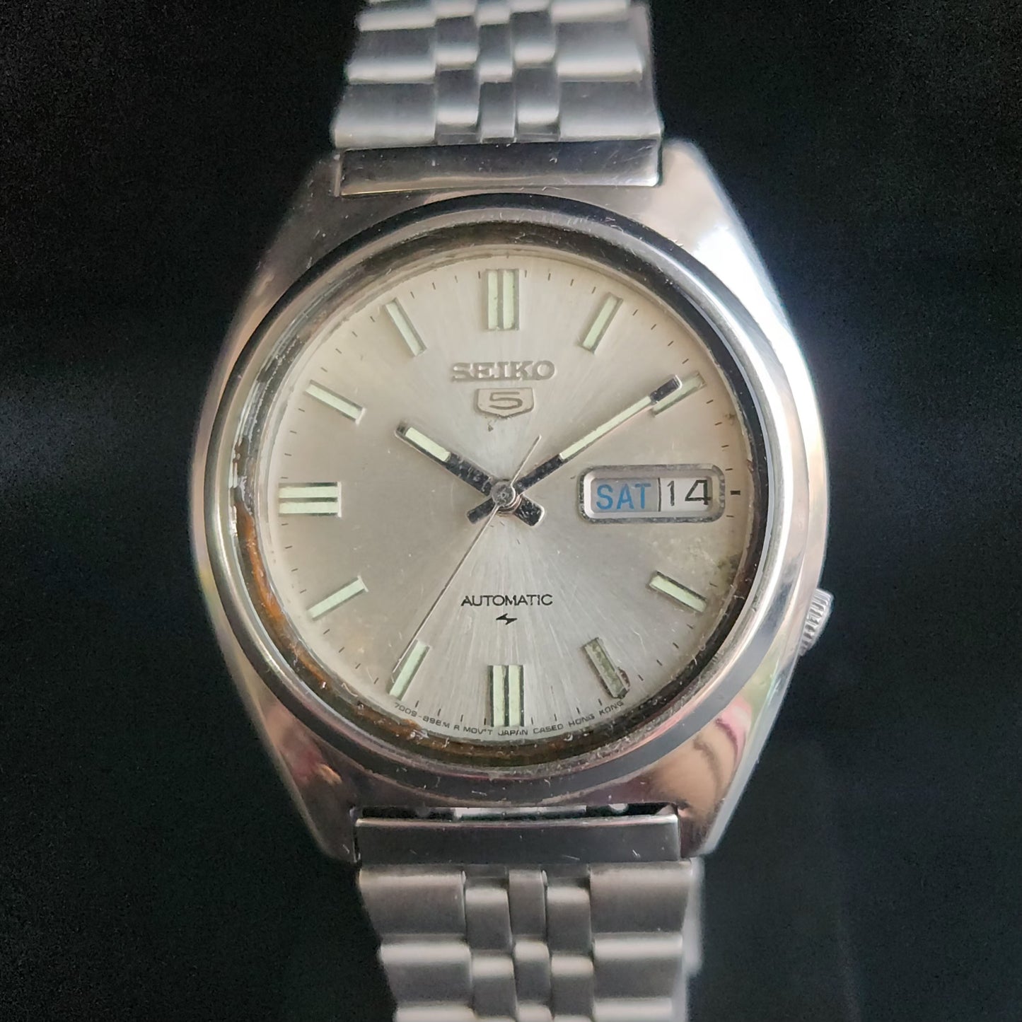 Vintage 1985 Original Seiko 5 Automatic 7009-8330 Silver Face 17 Jewels Day-Date Japanese Men's Wrist Watch S46