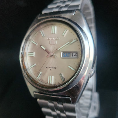 Vintage 1985 Original Seiko 5 Automatic 7009-8330 Silver Face 17 Jewels Day-Date Japanese Men's Wrist Watch S46