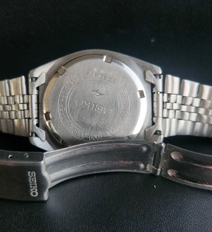 Vintage 1985 Original Seiko 5 Automatic 7009-8330 Silver Face 17 Jewels Day-Date Japanese Men's Wrist Watch S46