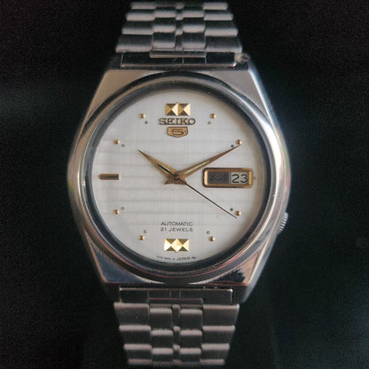 Vintage 1979 Original Seiko 5 Automatic 7009-876A White Face 17 Jewels Day-Date Japanese Men's Wrist Watch S47
