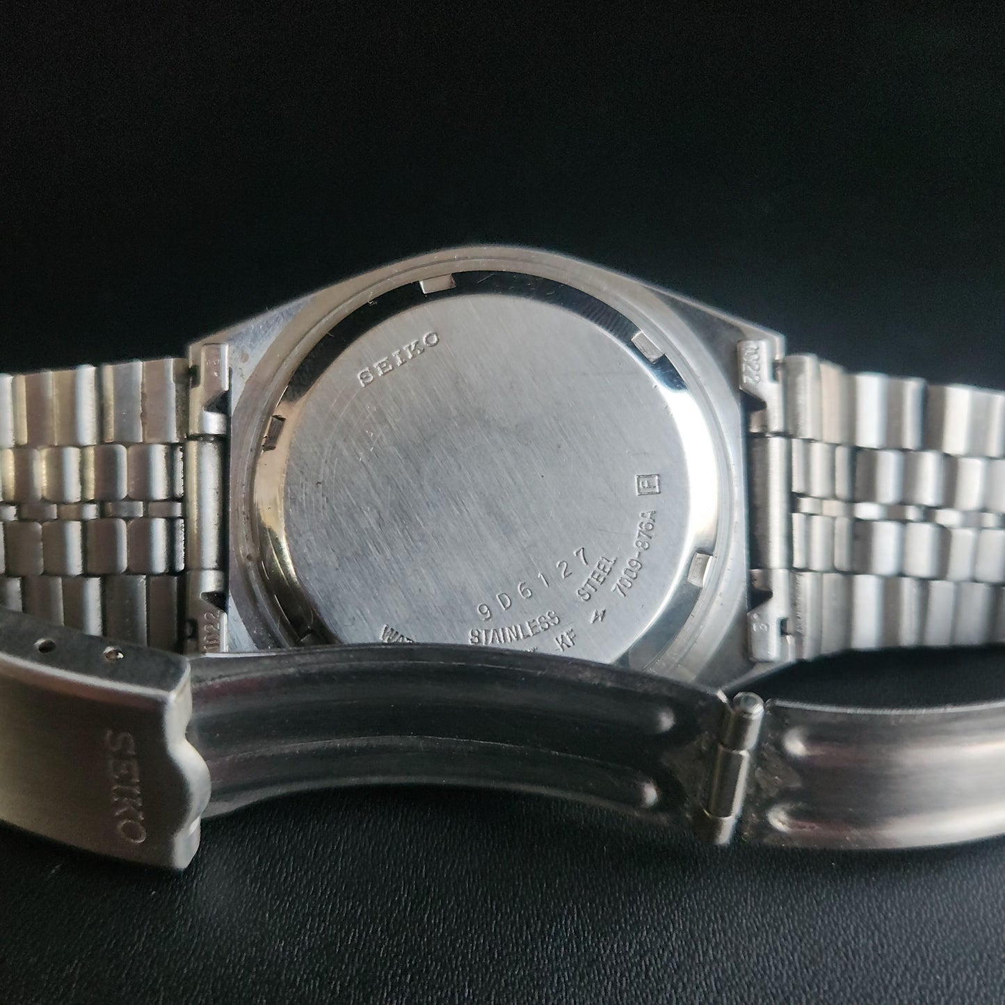 Vintage 1979 Original Seiko 5 Automatic 7009-876A White Face 17 Jewels Day-Date Japanese Men's Wrist Watch S47