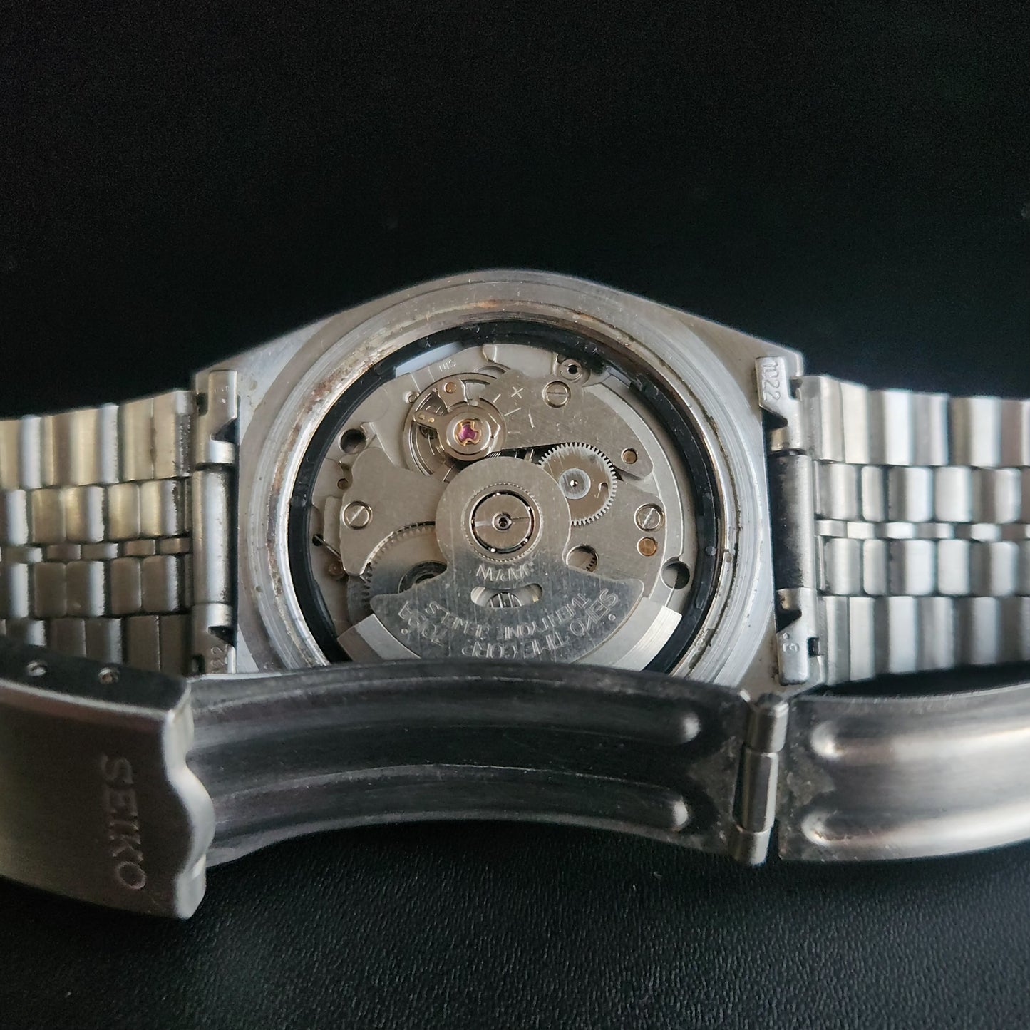 Vintage 1979 Original Seiko 5 Automatic 7009-876A White Face 17 Jewels Day-Date Japanese Men's Wrist Watch S47
