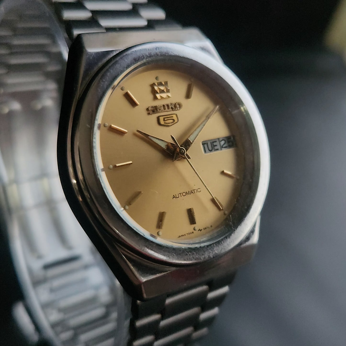 Vintage 1985 Original Seiko 5 Automatic 7009-3040 Golden Face 17 Jewels Day-Date Japanese Men's Wrist Watch S48