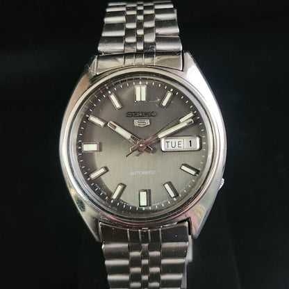 Vintage 1976 Original Seiko 5 Automatic 6309-8840 Black Face 17 Jewels Day-Date Japanese Men's Wrist Watch