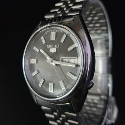 Vintage 1976 Original Seiko 5 Automatic 6309-8840 Black Face 17 Jewels Day-Date Japanese Men's Wrist Watch