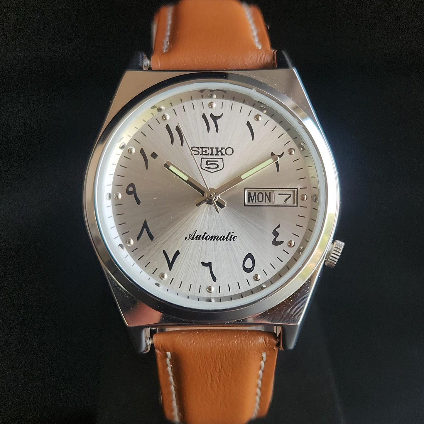 Vintage Mod Arabic Seiko 5 Automatic 17 Jewels Cal. 7009 Silver Face Brown Leather Band Day-Date Men's Wrist Watch S69