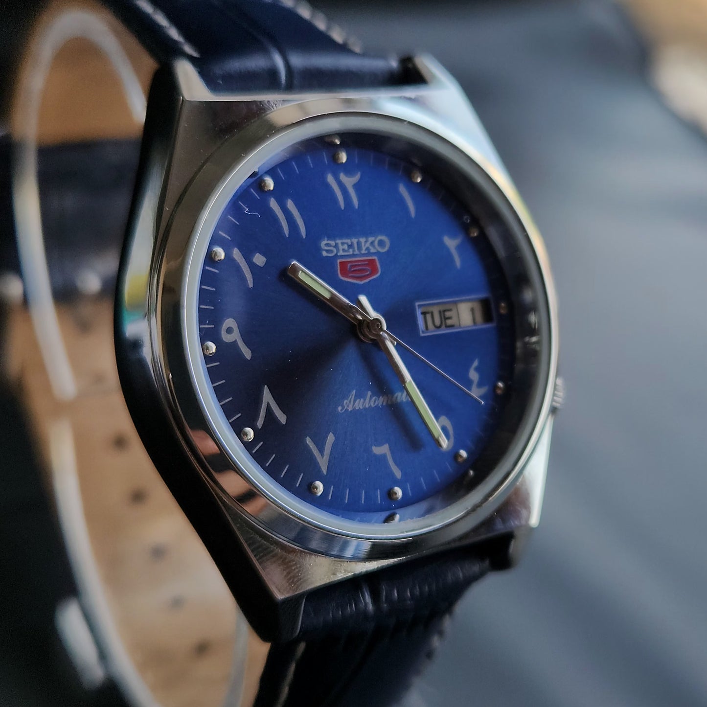Vintage Mod Arabic Seiko 5 Automatic 17 Jewels Cal. 7009 Blue Face Blue Leather Band Day-Date Men's Wrist Watch S70