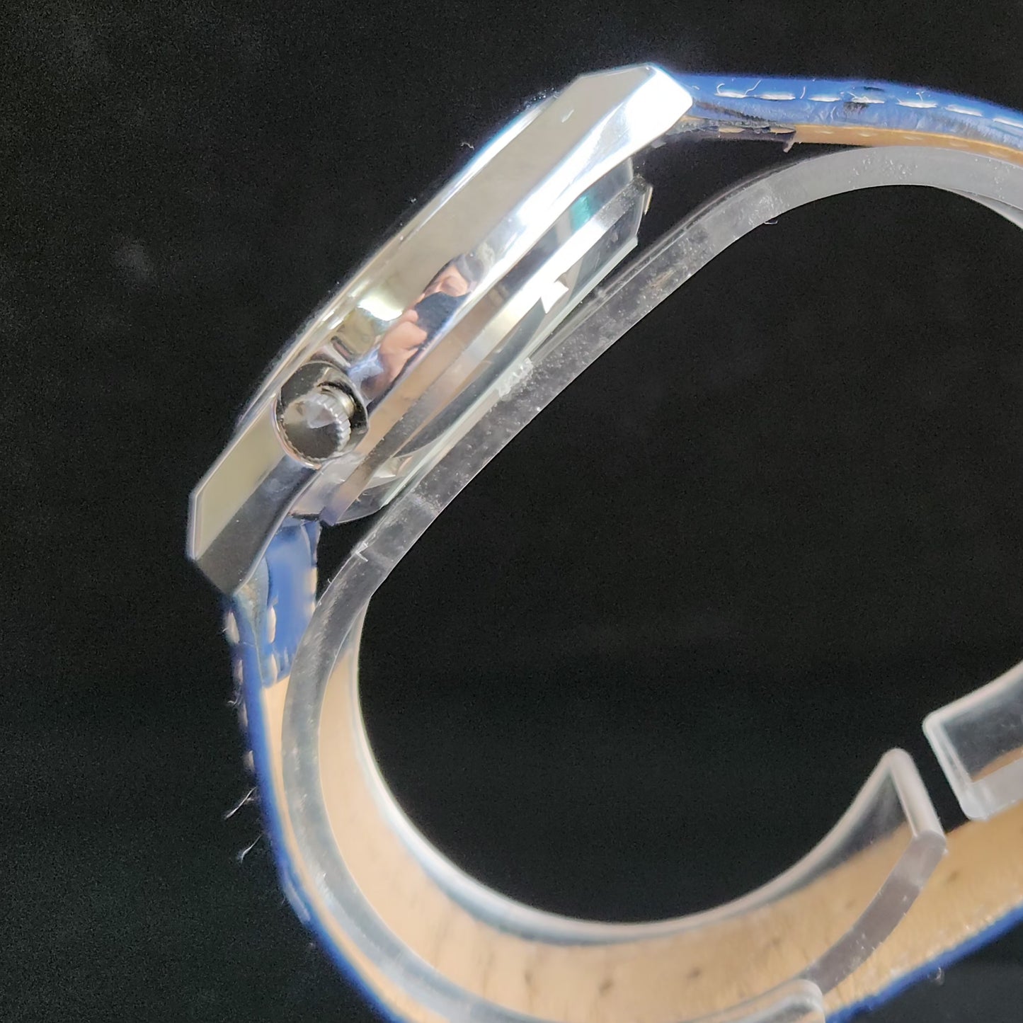 Vintage Mod Arabic Seiko 5 Automatic 17 Jewels Cal. 7009 Blue Face Blue Leather Band Day-Date Men's Wrist Watch S70