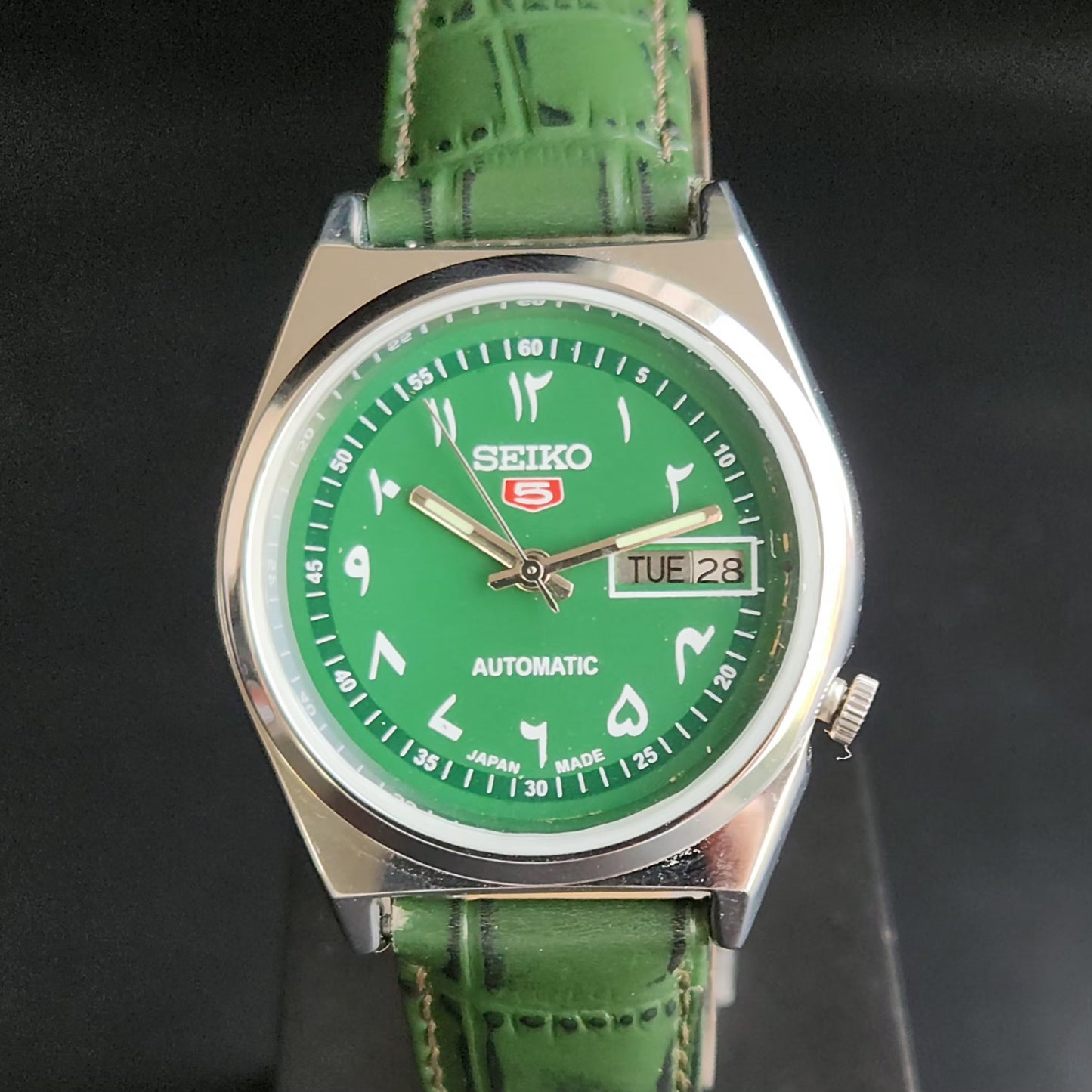 Vintage Mod Arabic Seiko 5 Automatic 17 Jewels Cal. 7009 Green Face Green Leather Band Day-Date Men's Wrist Watch S71