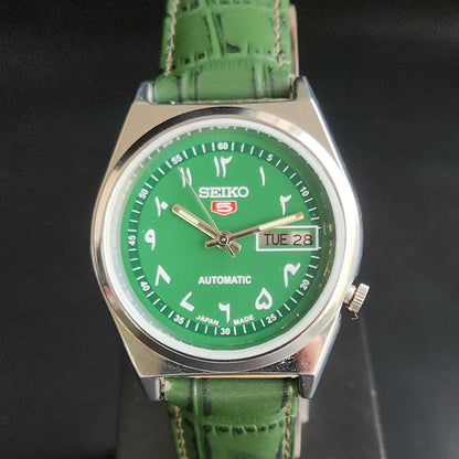 Vintage Mod Arabic Seiko 5 Automatic 17 Jewels Cal. 7009 Green Face Green Leather Band Day-Date Men's Wrist Watch S71