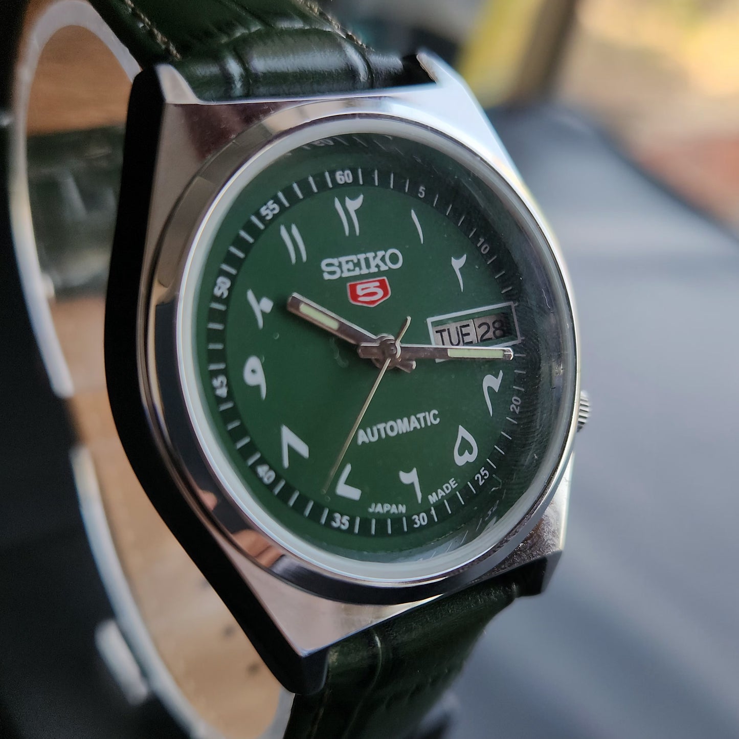 Vintage Mod Arabic Seiko 5 Automatic 17 Jewels Cal. 7009 Green Face Green Leather Band Day-Date Men's Wrist Watch S71