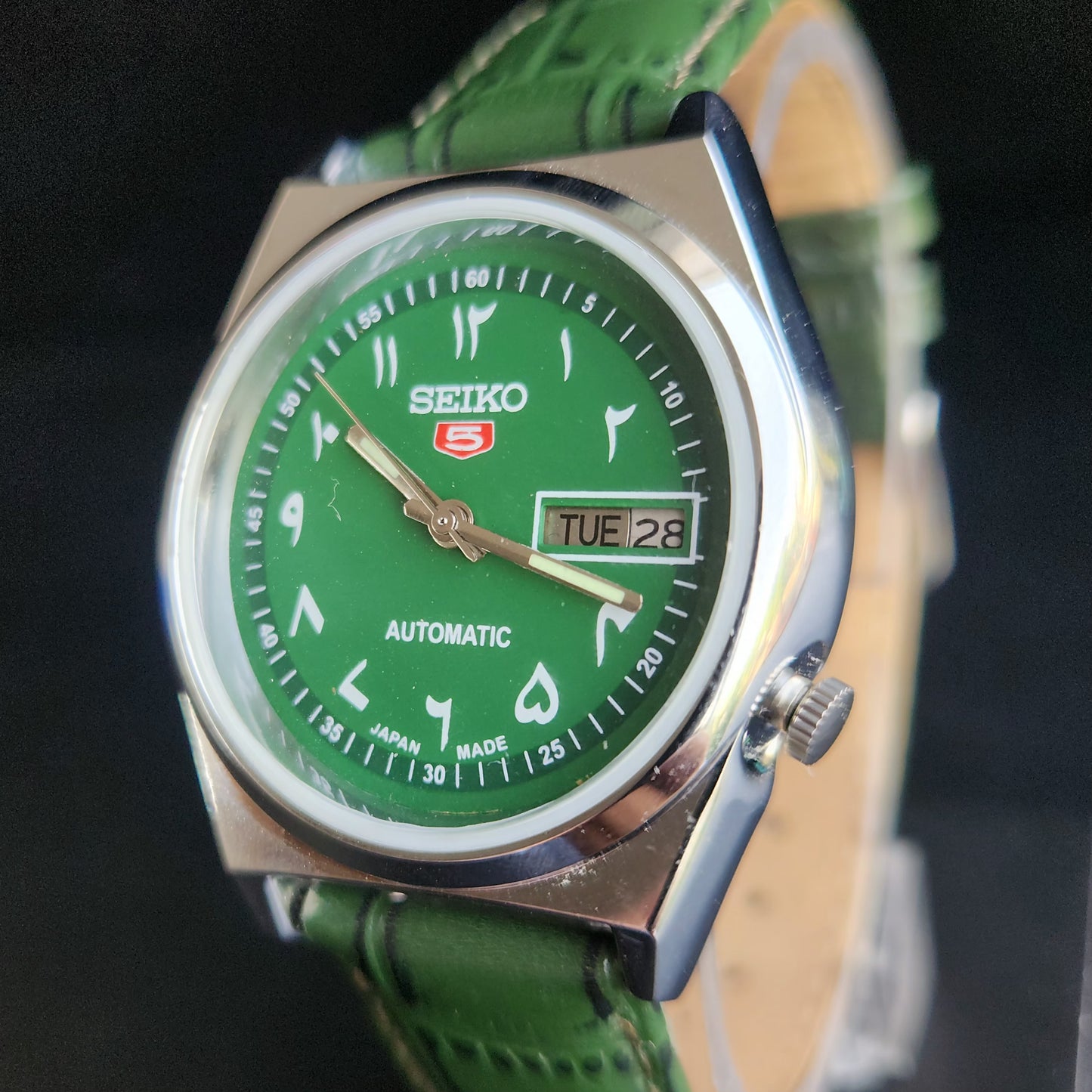 Vintage Mod Arabic Seiko 5 Automatic 17 Jewels Cal. 7009 Green Face Green Leather Band Day-Date Men's Wrist Watch S71