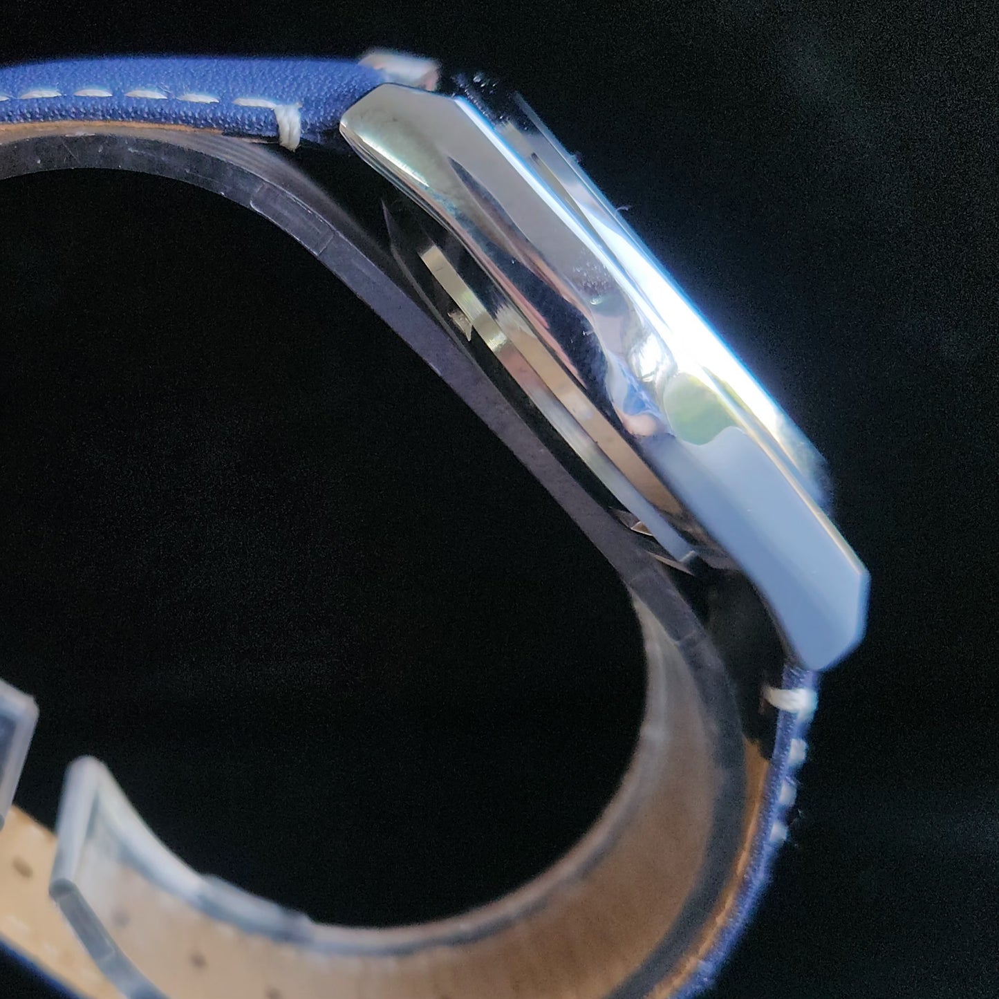 Vintage Mod Arabic Seiko 5 Automatic 17 Jewels Cal. 7009 Blue Face Blue Leather Band Day-Date Men's Wrist Watch S72