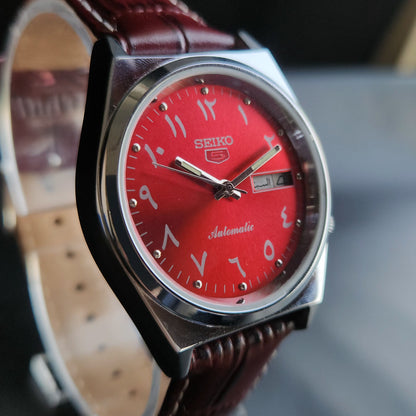 Vintage Mod Arabic Seiko 5 Automatic 17 Jewels Cal. 7009 Red Face Red Leather Band Day-Date Men's Wrist Watch S72