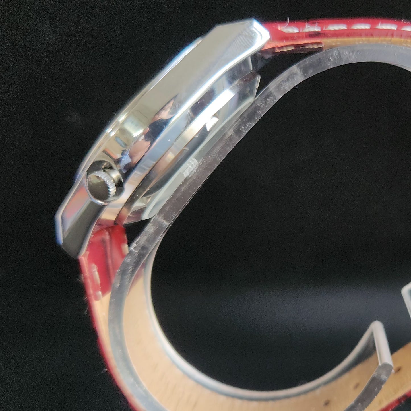 Vintage Mod Arabic Seiko 5 Automatic 17 Jewels Cal. 7009 Red Face Red Leather Band Day-Date Men's Wrist Watch S72