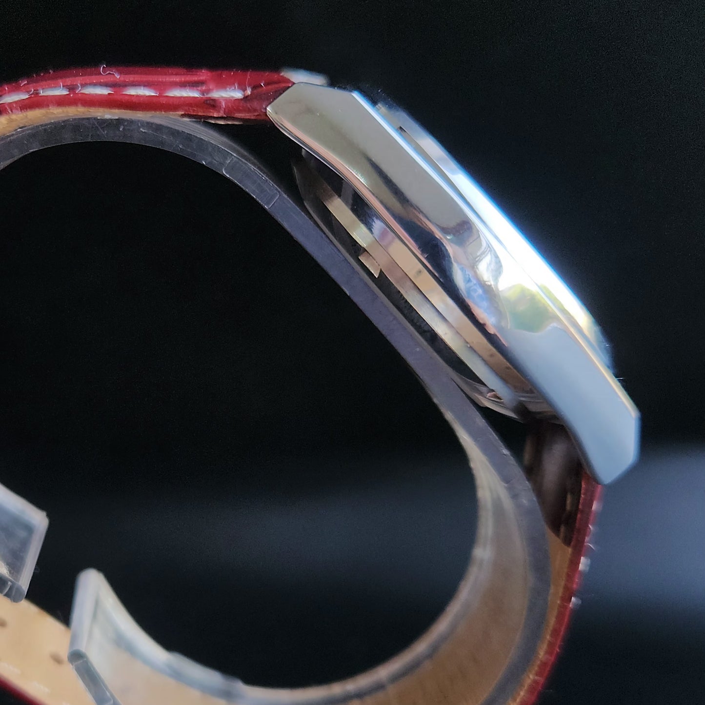 Vintage Mod Arabic Seiko 5 Automatic 17 Jewels Cal. 7009 Red Face Red Leather Band Day-Date Men's Wrist Watch S72