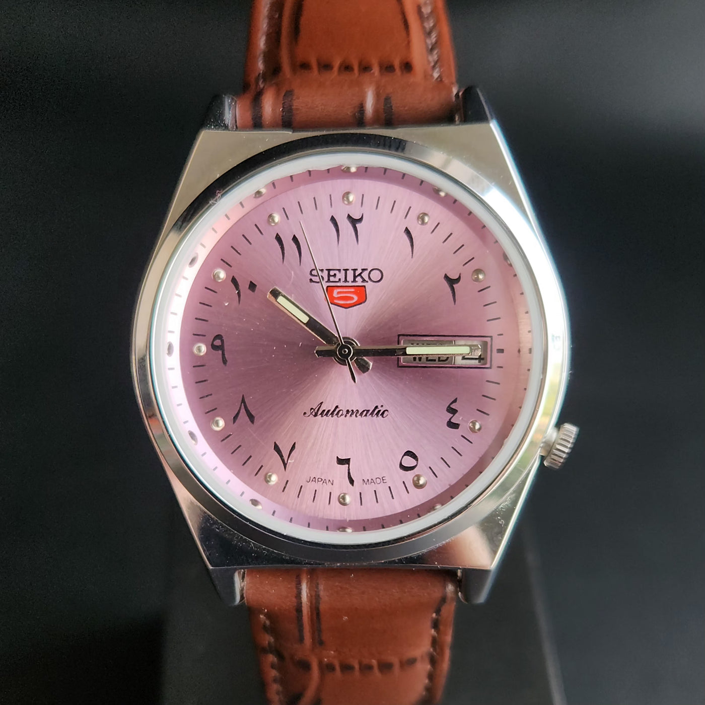 Vintage Mod Arabic Seiko 5 Automatic 17 Jewels Cal. 7009 Pink Face Brown Leather Band Day-Date Men's Wrist Watch S73