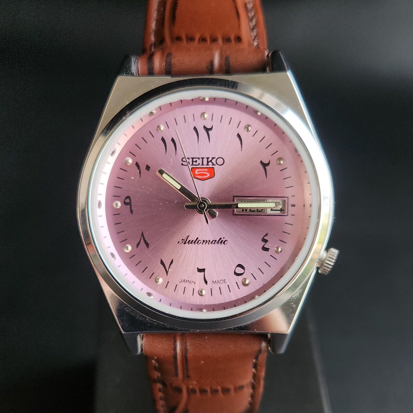 Vintage Mod Arabic Seiko 5 Automatic 17 Jewels Cal. 7009 Pink Face Brown Leather Band Day-Date Men's Wrist Watch S73