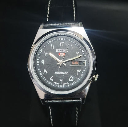 Vintage Mod Arabic Seiko 5 Automatic 17 Jewels Cal. Black Silver Face Black Leather Band Day-Date Men's Wrist Watch S76