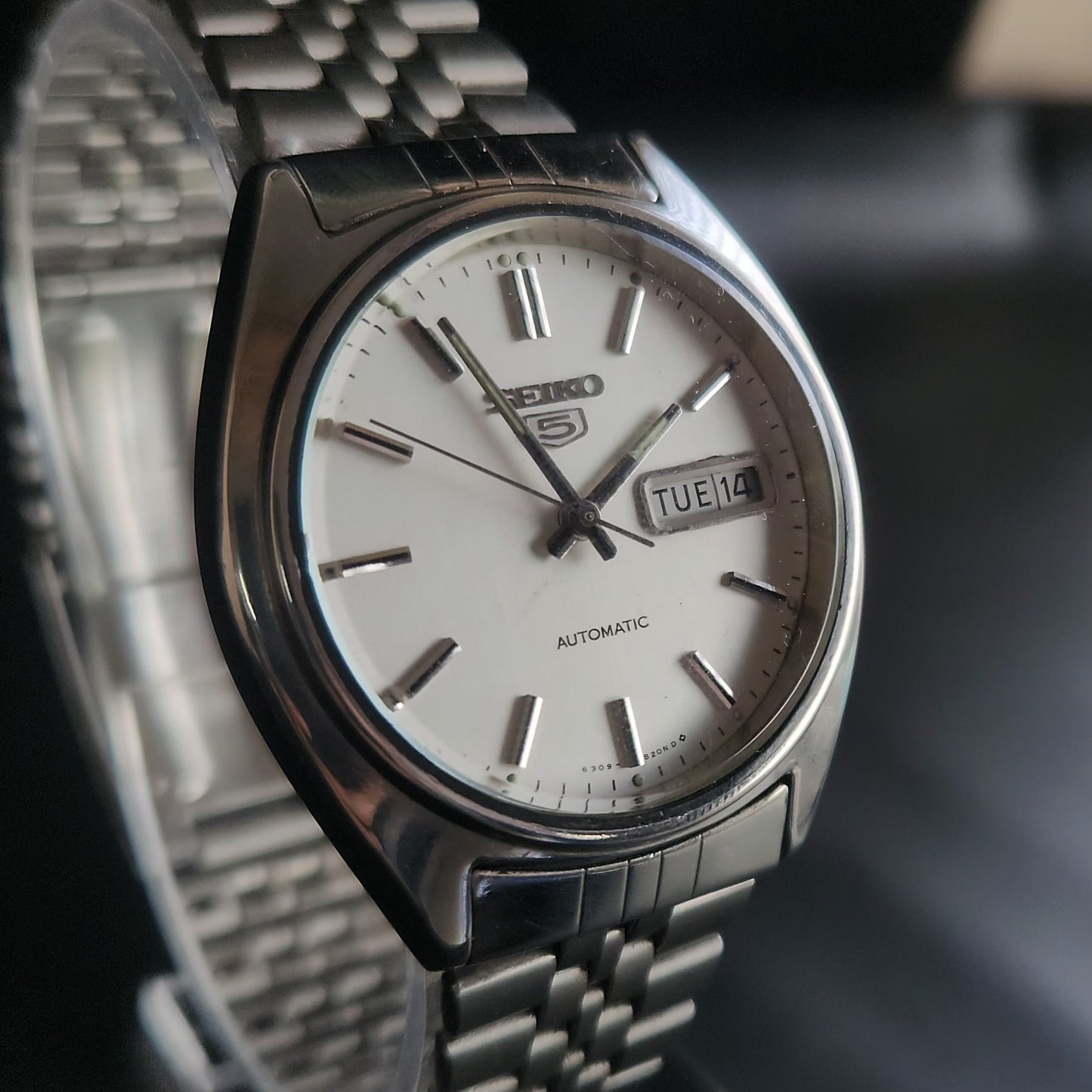 Vintage 1985 Original Seiko 5 Automatic 6309-8800 White Face 17 Jewels Day-Date Japanese Men's Wrist Watch S49