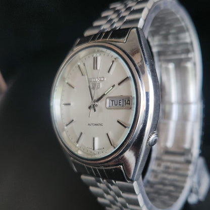 Vintage 1985 Original Seiko 5 Automatic 6309-8800 White Face 17 Jewels Day-Date Japanese Men's Wrist Watch S49