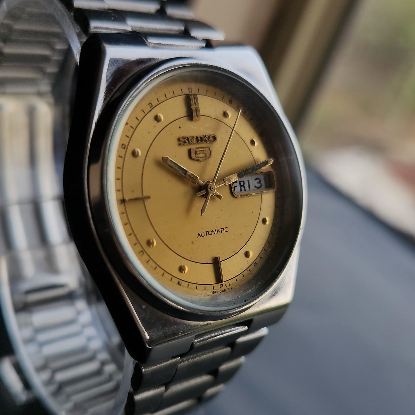 Vintage 1996 Original Seiko 5 Automatic 7S26-3040 Golden Face 21 Jewels Day-Date Japanese Men's Wrist Watch S53