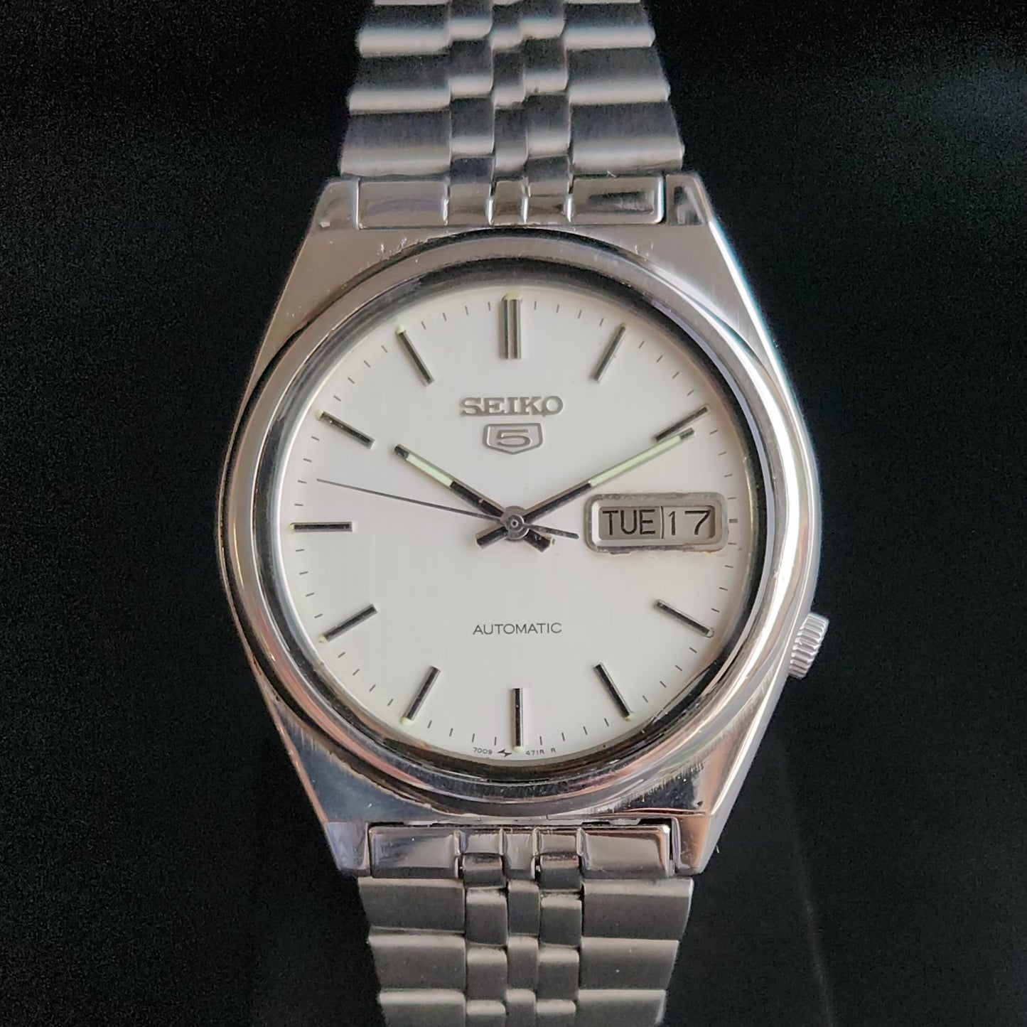 Vintage 1976 Original Seiko 5 Automatic 7009-3070 White Face 17 Jewels Day-Date Japanese Men's Wrist Watch S60