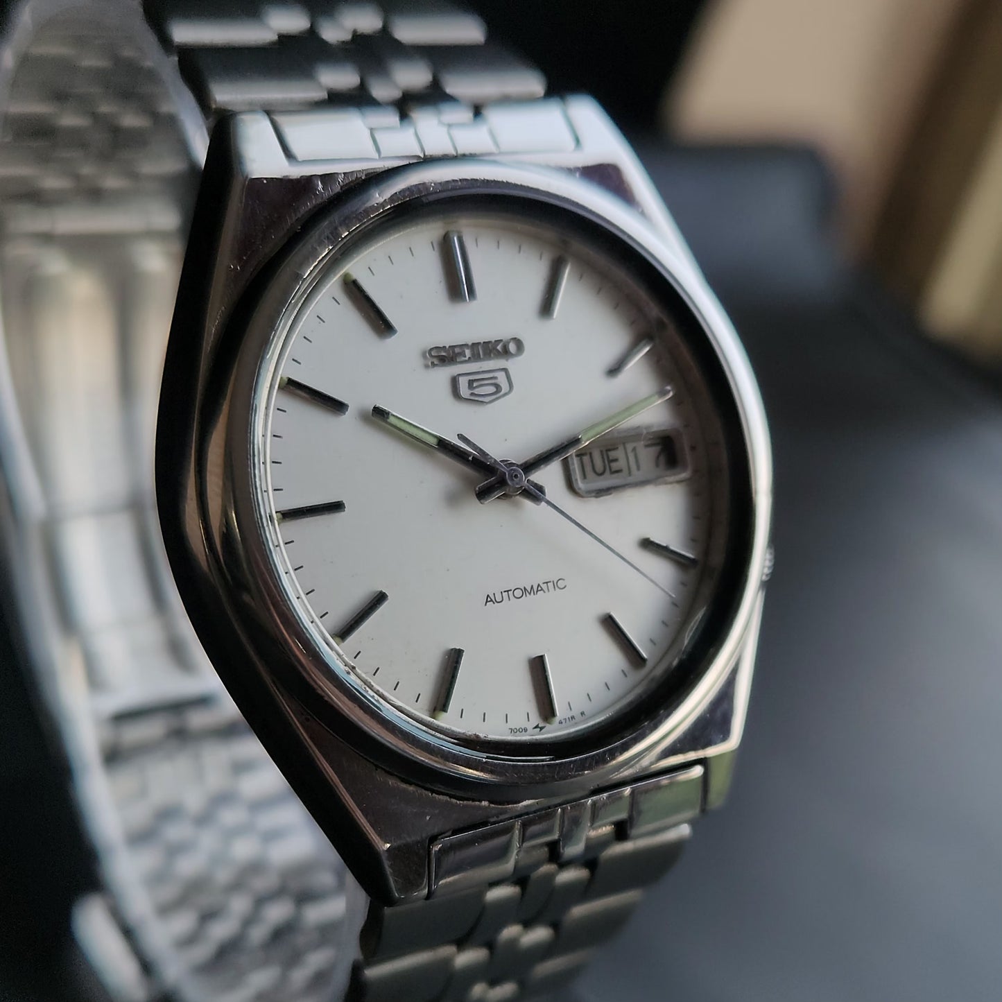 Vintage 1982 Original Seiko 5 Automatic 6309-5600 White Face 17 Jewels Day-Date Japanese Men's Wrist Watch S54