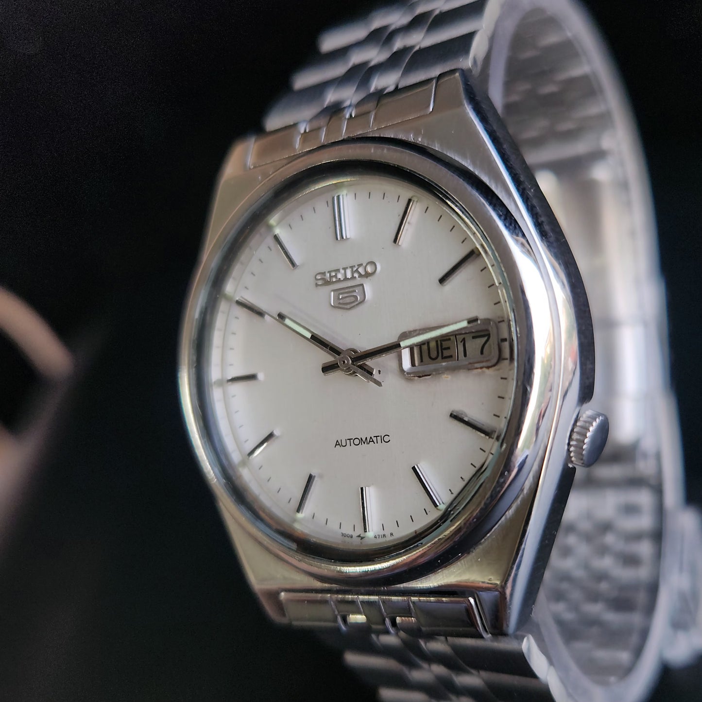 Vintage 1982 Original Seiko 5 Automatic 6309-5600 White Face 17 Jewels Day-Date Japanese Men's Wrist Watch S54