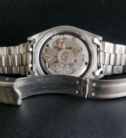 Vintage 1983 Original Seiko 5 Automatic 7009-3131 silver Face 17 Jewels Day-Date Japanese Men's Wrist Watch S54