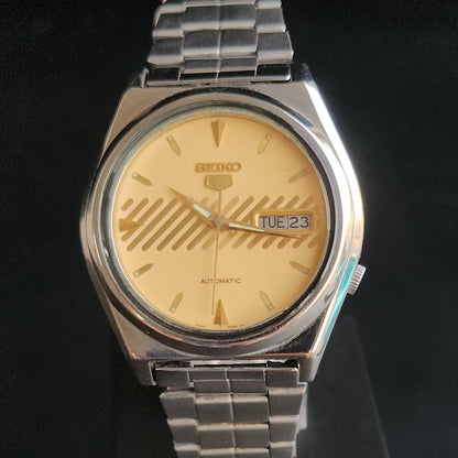 Vintage 1982 Original Seiko 5 Automatic 7009-8760 Golden Face 17 Jewels Day-Date Japanese Men's Wrist Watch S62