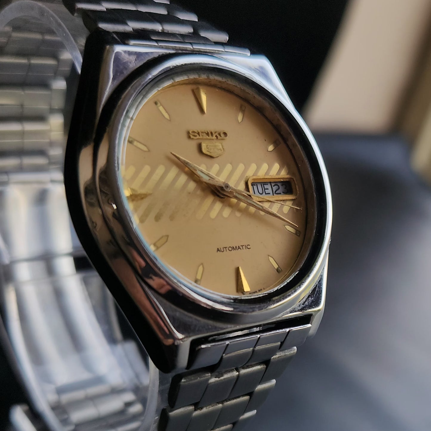 Vintage 1982 Original Seiko 5 Automatic 7009-8760 Golden Face 17 Jewels Day-Date Japanese Men's Wrist Watch S62
