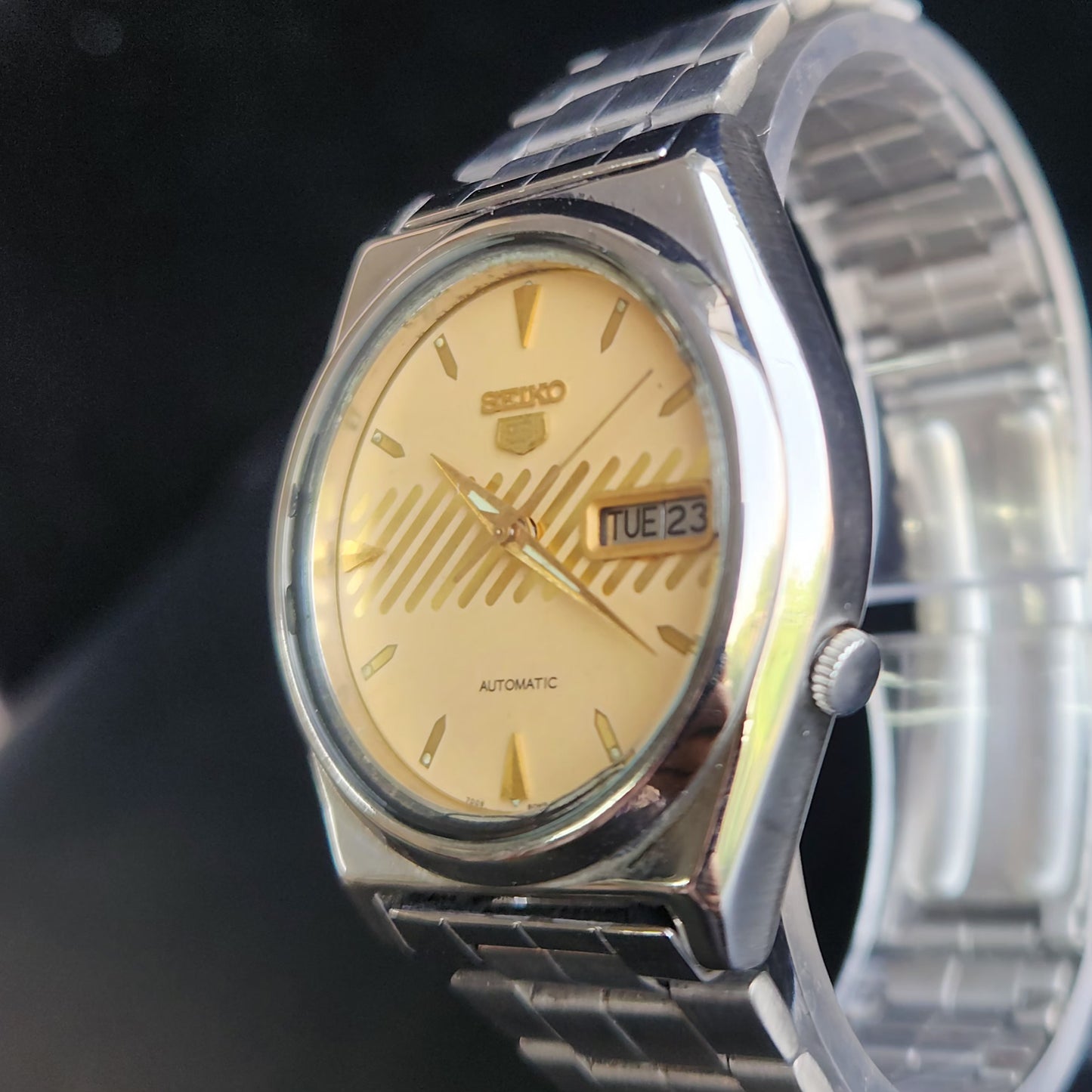 Vintage 1982 Original Seiko 5 Automatic 7009-8760 Golden Face 17 Jewels Day-Date Japanese Men's Wrist Watch S62