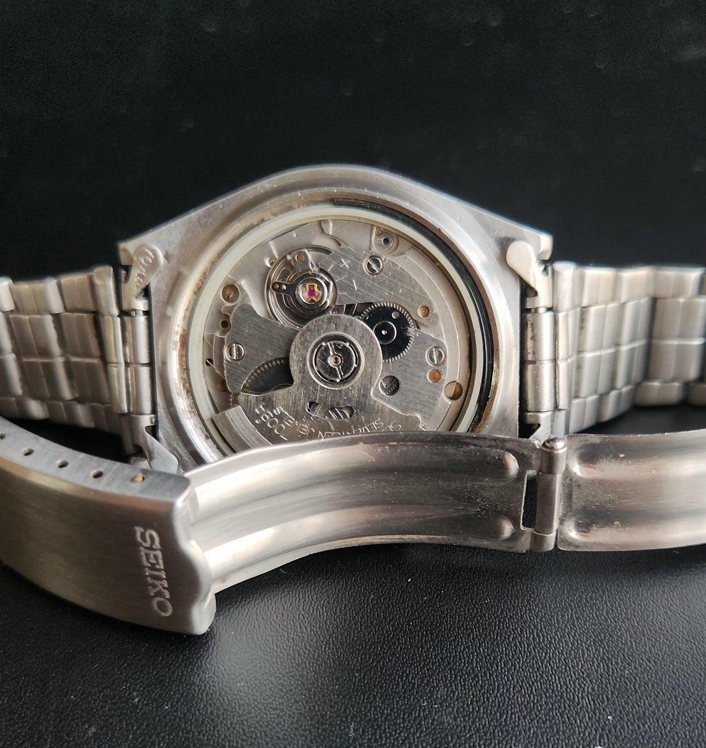 Vintage 1982 Original Seiko 5 Automatic 7009-8760 Golden Face 17 Jewels Day-Date Japanese Men's Wrist Watch S62