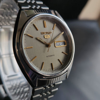 Vintage 1981 Original Seiko 5 Automatic 6309-8240 Grey Face 17 Jewels Day-Date Japanese Men's Wrist Watch S80