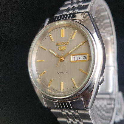 Vintage 1981 Original Seiko 5 Automatic 6309-8240 Grey Face 17 Jewels Day-Date Japanese Men's Wrist Watch S80