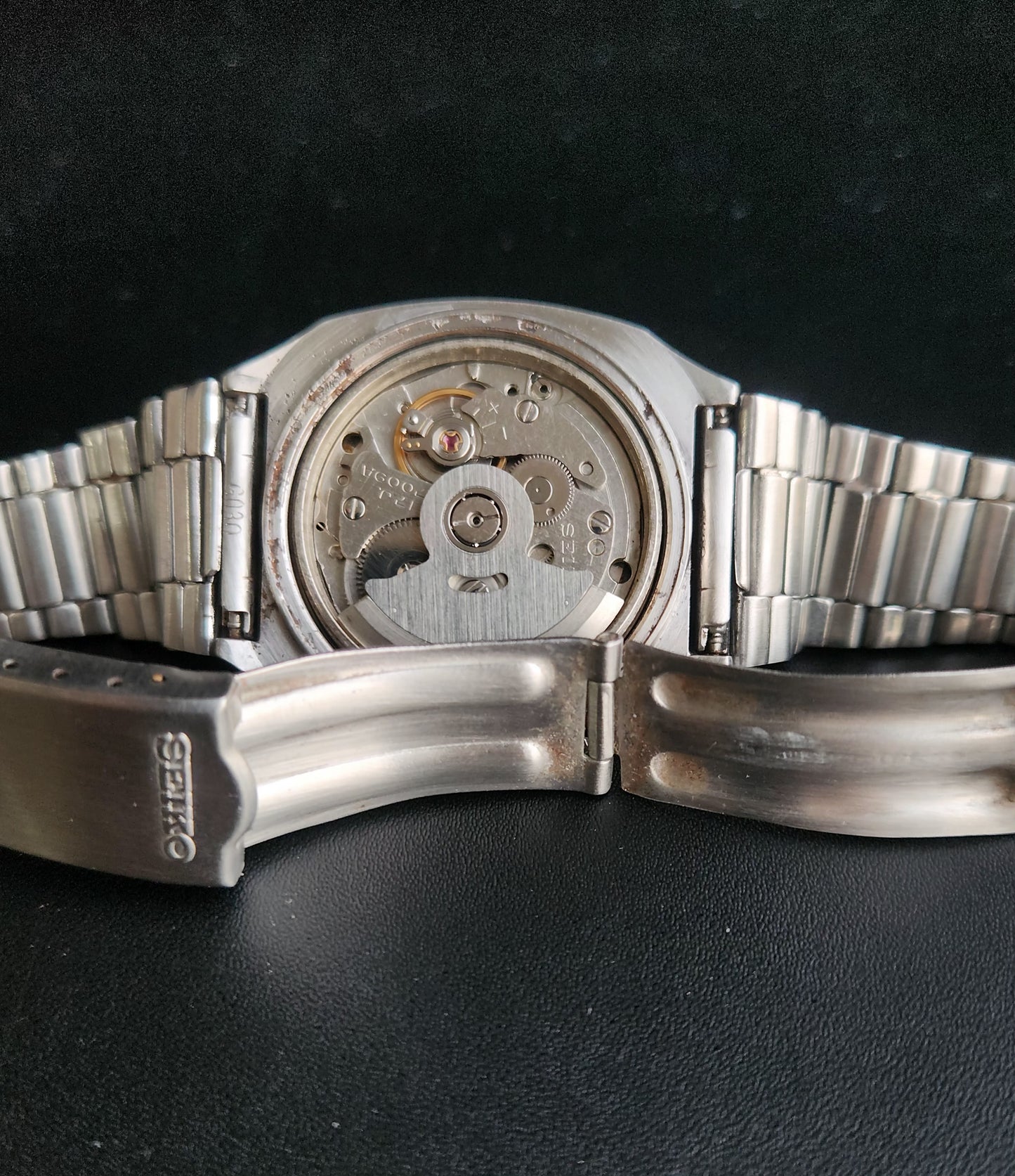 Vintage 1980 Original Seiko 5 Automatic 7009-5180 Silver Face 17 Jewels Day-Date Japanese Men's Wrist Watch S81