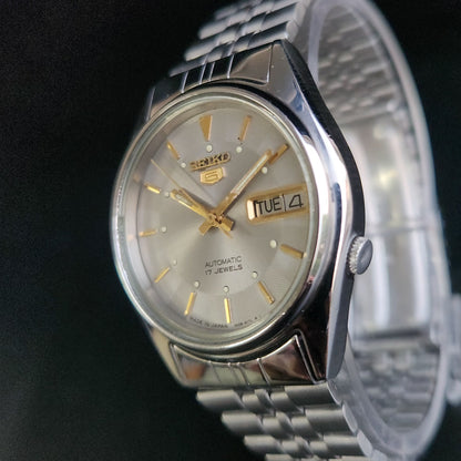 Vintage 1979 Original Seiko 5 Automatic 7009-6001 Grey Face 17 Jewels Day-Date Japanese Men's Wrist Watch S66