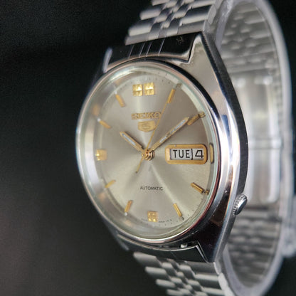 Vintage 1985 Original Seiko 5 Automatic 6309-8840 Grey Face 17 Jewels Day-Date Japanese Men's Wrist Watch S67