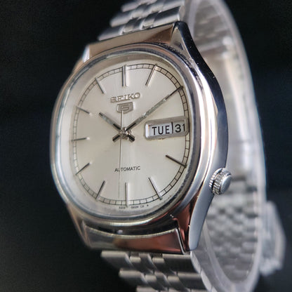 Vintage 1983 Original Seiko 5 Automatic 6309-5820 White Face 17 Jewels Day-Date Japanese Men's Wrist Watch S84