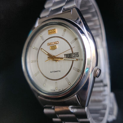 Vintage 1982 Original Seiko 5 Automatic 7009-318D White Face 17 Jewels Day-Date Japanese Men's Wrist Watch S78